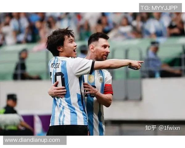 足球场上飞速奔跑的顶级球星是谁谁的速度与激情让对手望尘莫及