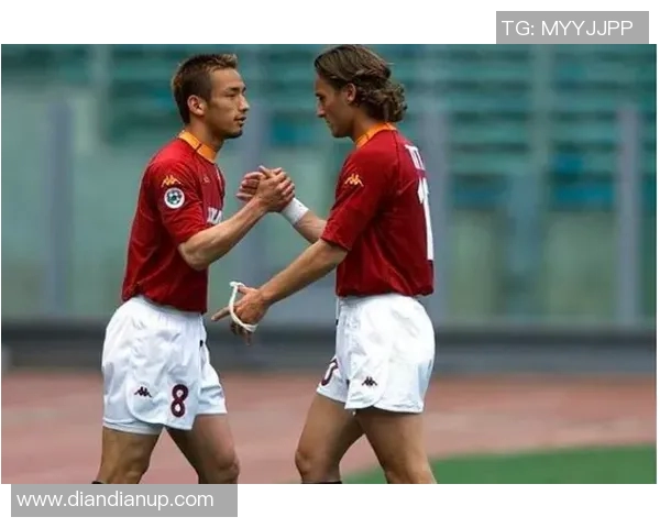 三十多岁女性以足球球星图片为灵感展现力量与优雅风采